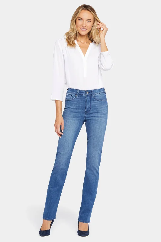 Le Silhouette Slim Bootcut Jeans In Petite - Amour